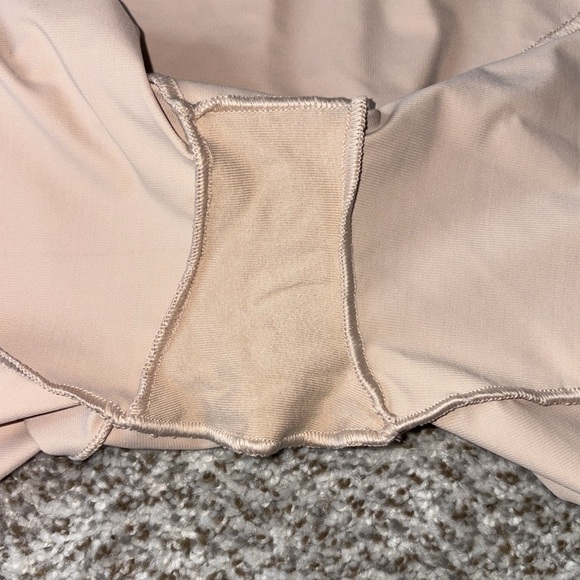 NWOT TC Seamless Shapewear in Beige - Picture 4 of 4